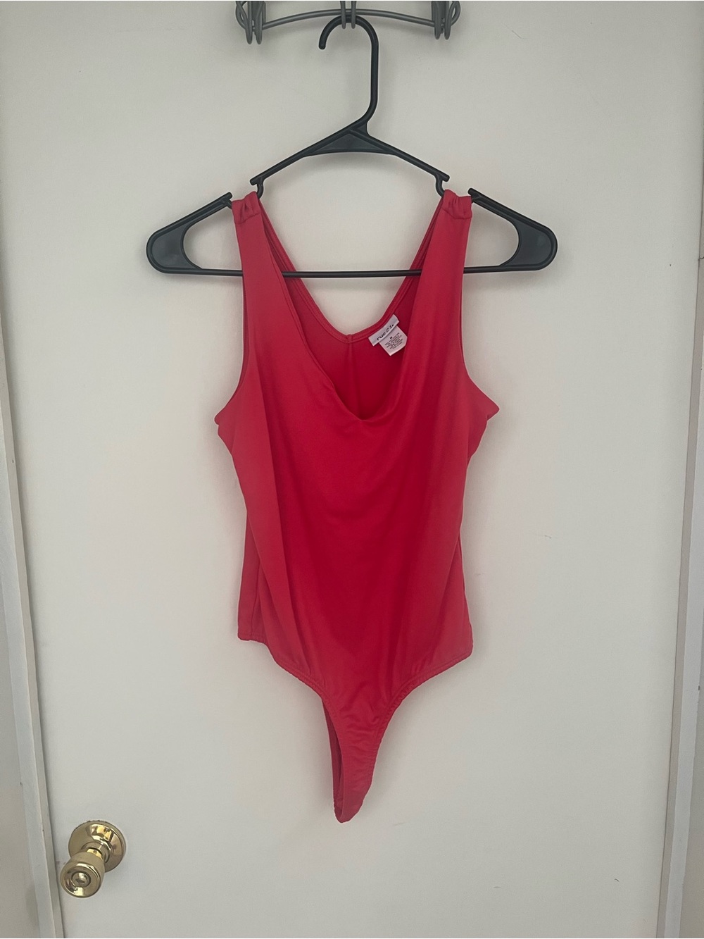 Women’s Rue21 pinkish red soft bodysuit w/ no clasp size medium